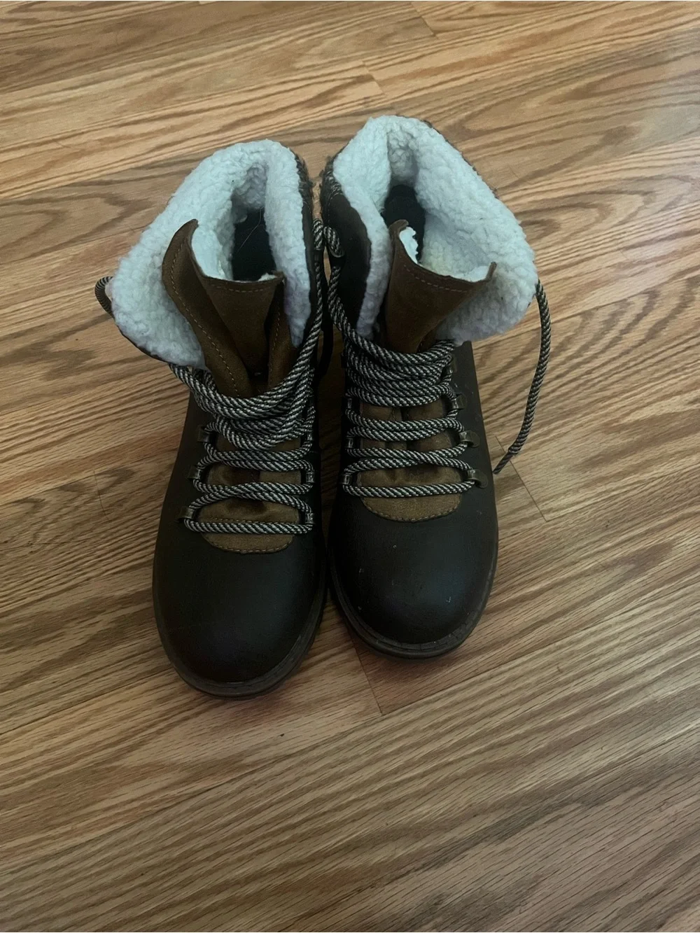 Brown Winter Lace-Up Boots with Sherpa Lining